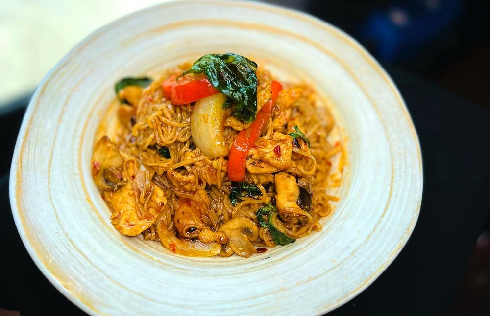 Pad nam prip praw with rice noodles