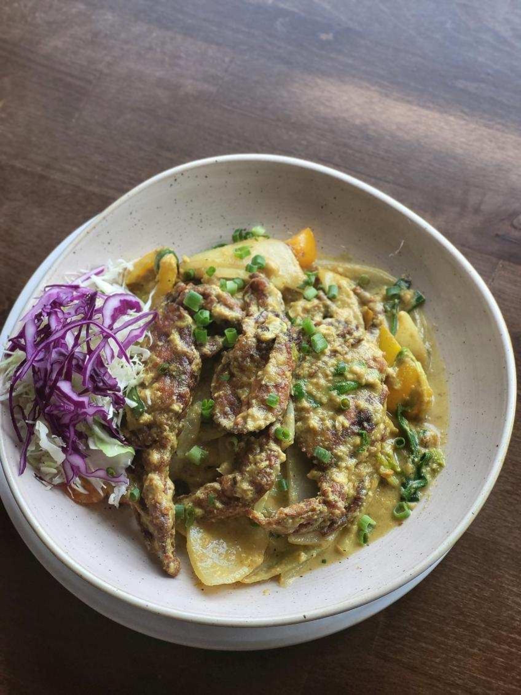 Deep-Fried Soft-Shell crab, stir-fry with curry powder sauce